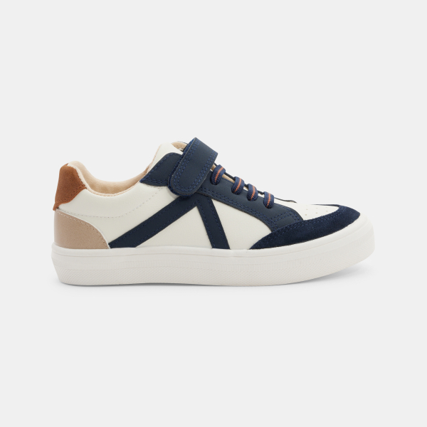 حذاء رياضي منخفض الرقبة بنمط «ستريت ستايل» باللون البيج للأولاد